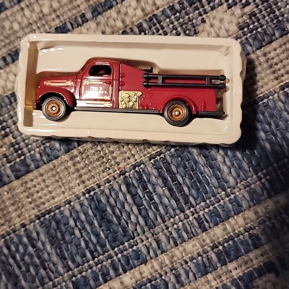 NIB 1999 The Reader's Digest 1948 TASK MASTER Miniature Fire Truck Toy